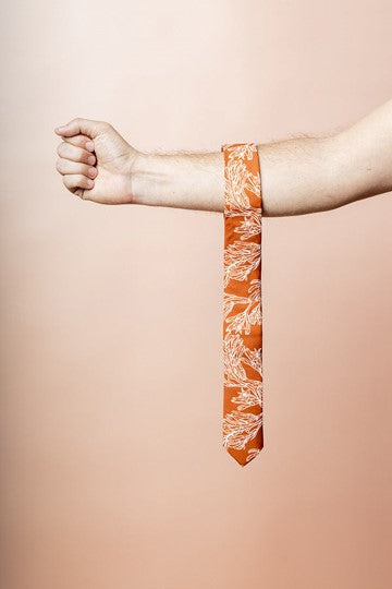 PF KANGAROO PAW TIE