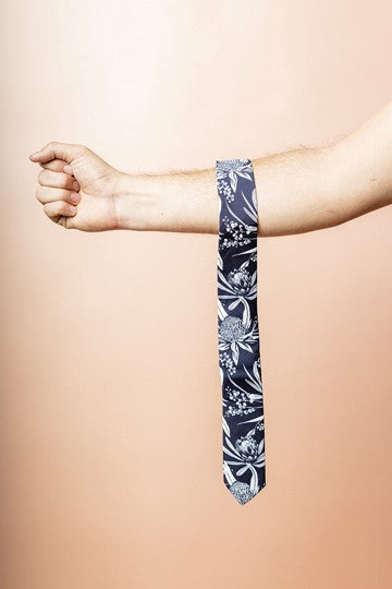 PF NATIVES TIE